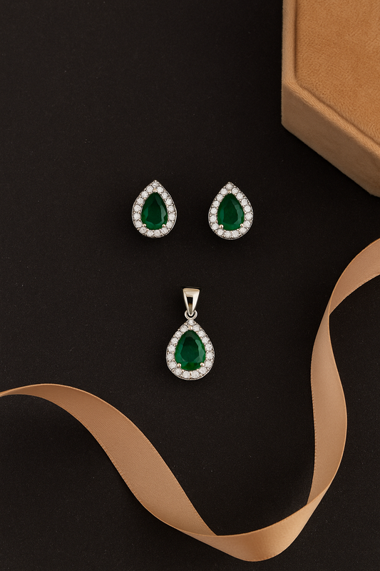 Classic Silver Emerald Set – Modern Poise, Timeless Colour